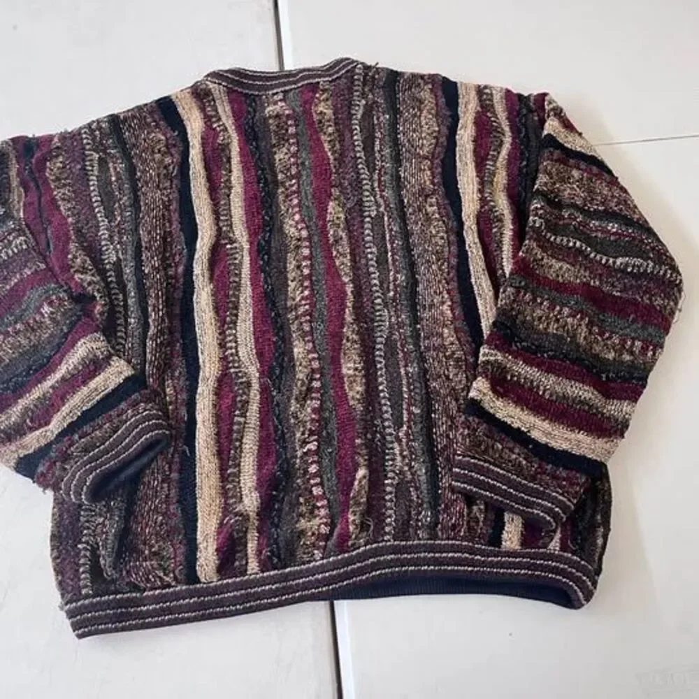 Tundra Canada 3D Knit Sweater Size Large